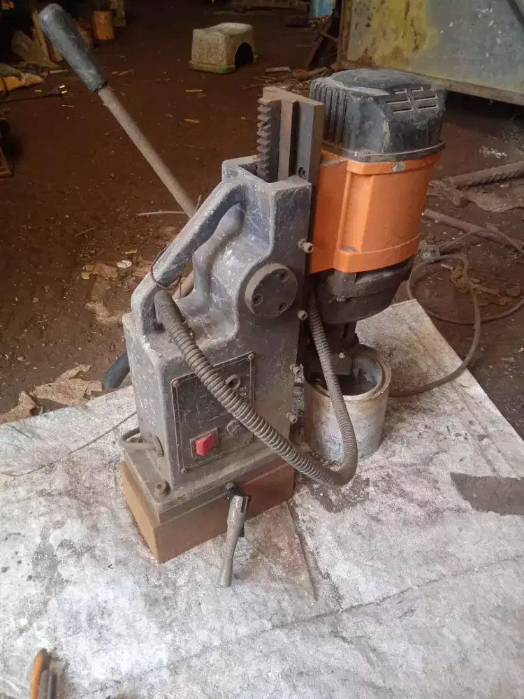 Mesin bor magnet