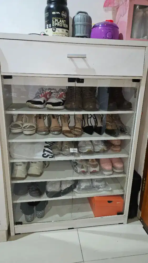 Lemari sepatu kayu mahogany