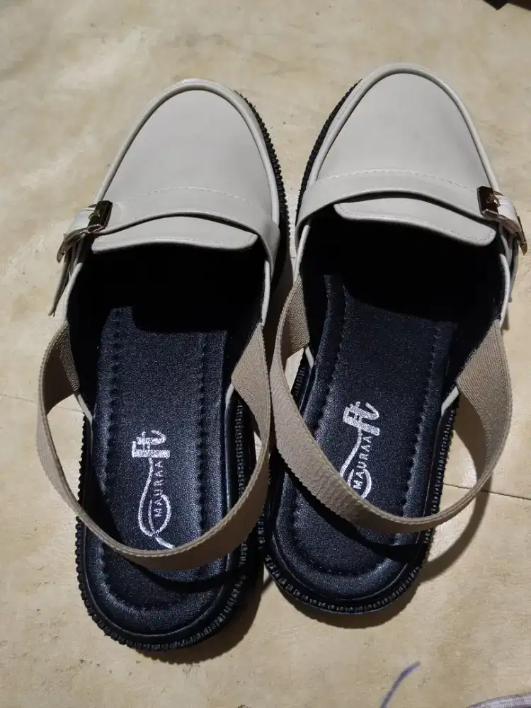 PRELOVED NEW SENDAL JUAL RUGI