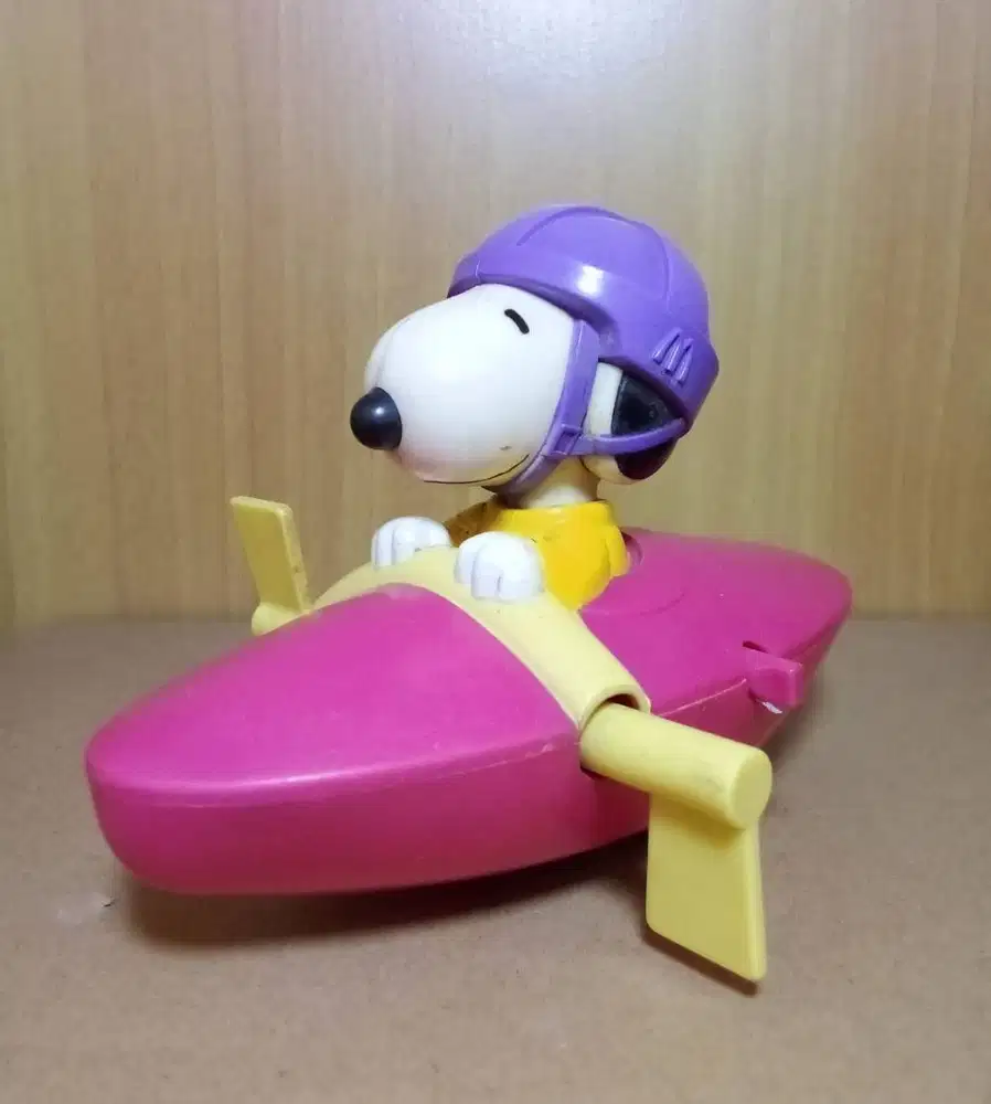 Mainan Happymeal 2002 Snoopy Sporty Kayak Limited Edition