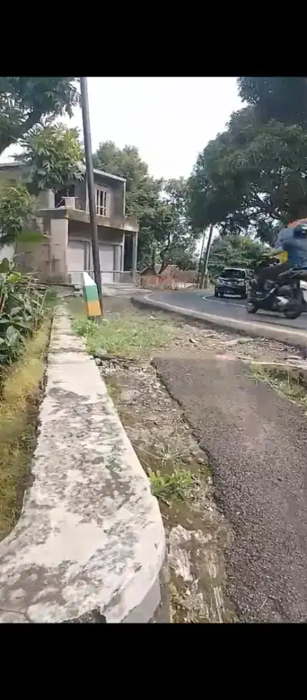 Dijual cepat tanah kebun pinggir jalan raya provinsi Jawa Barat