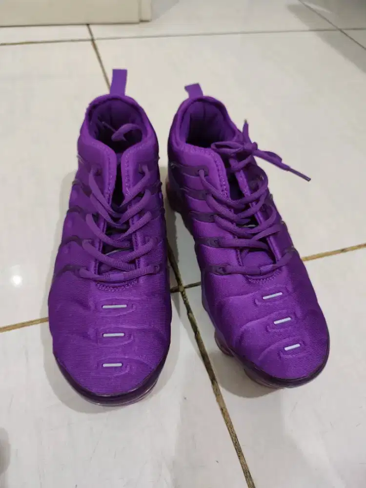 For Sale Sepatu Sports Sneakers Nike TM warna Ungu Original