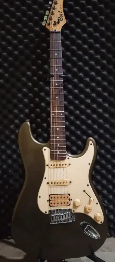 Gitar listrik cort stratocaster MII original lokasi Citayem Depok
