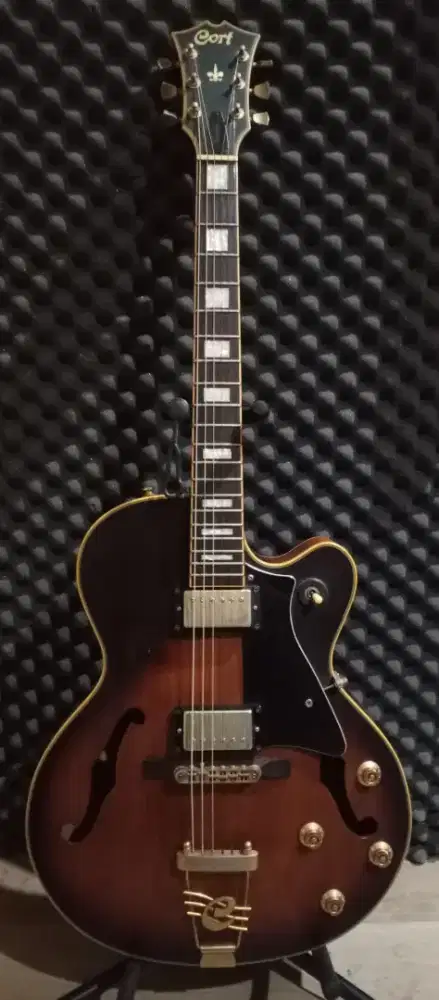 Gitar Cort Yorktown kondisi second kinyis-kinyis lokasi Citayem Depok