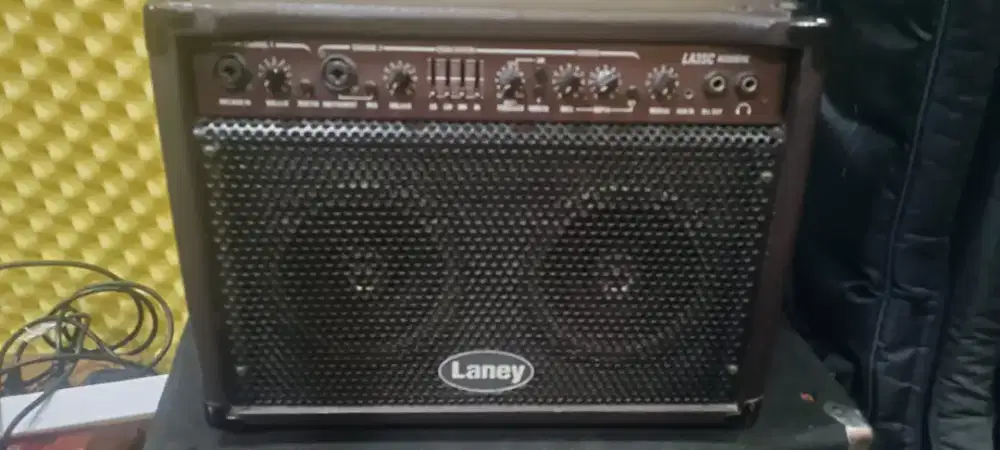 Ampli gitar akustik laney LA35c kondisi kinyis-kinyis Citayem Depok