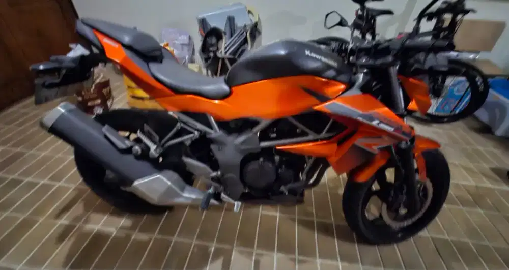 Kawasaki Z250 SL Tahun 2016 warna Orange Hitam.