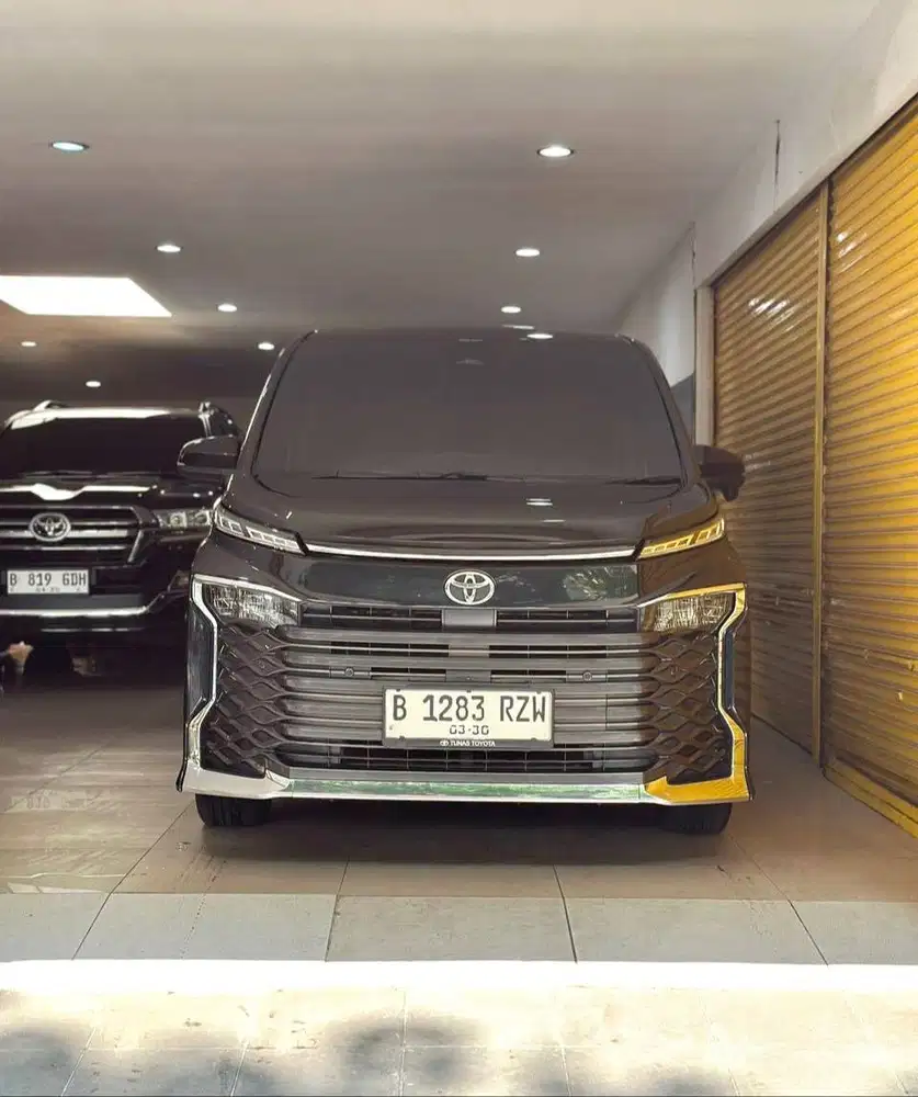 Toyota Voxy 2.0 2015 March Automatic Hitam Vieta Motor Termurah