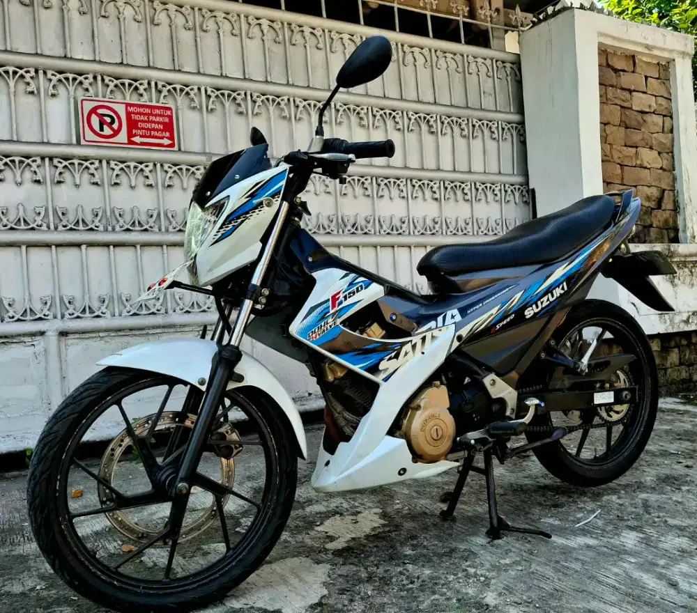 Suzuki satria fu150 scd2 FL tahun 2013 putih hitam