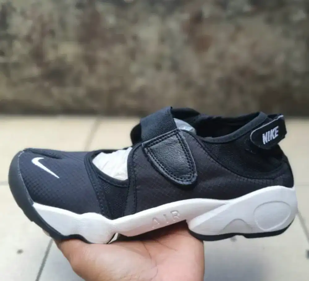 Sepatu Nike Air Rift Wanita Original Terbaru sz 39 Hitam Cewek 1psg