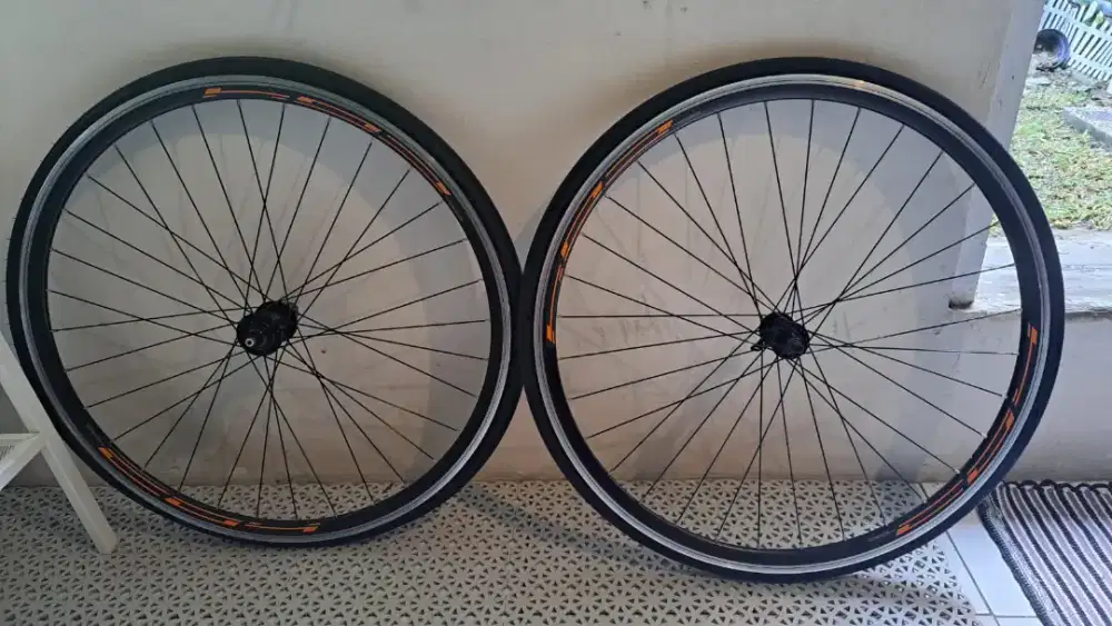 Jual cepat Wheelset original Strattos S3 + ban luar kondisi 90%