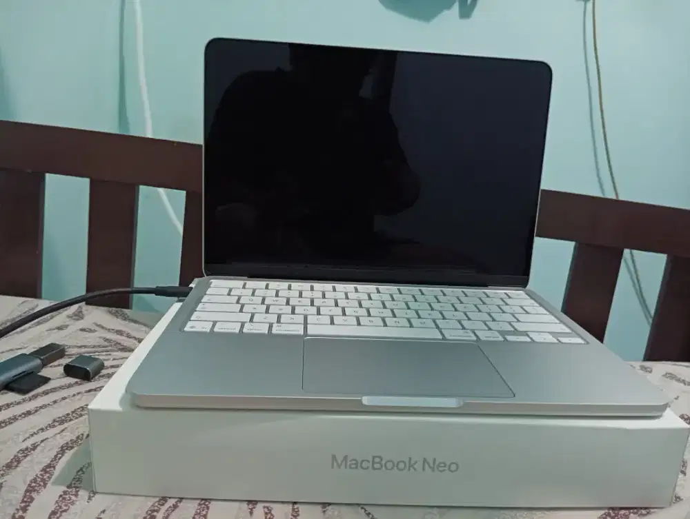 Macbook Neo Silver 13-inch
