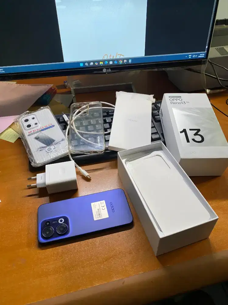 Oppo reno 13 5G 12/256gb fullset garansi panang 8 bln