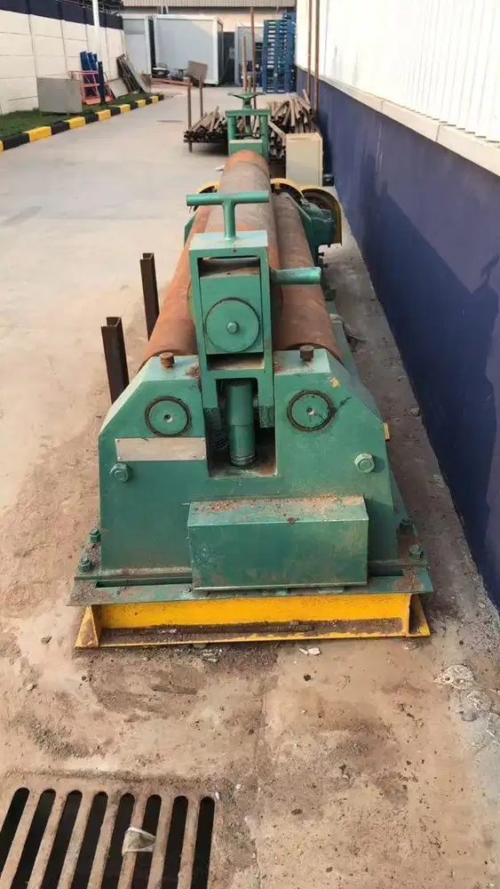 Mesin bending tekuk plat