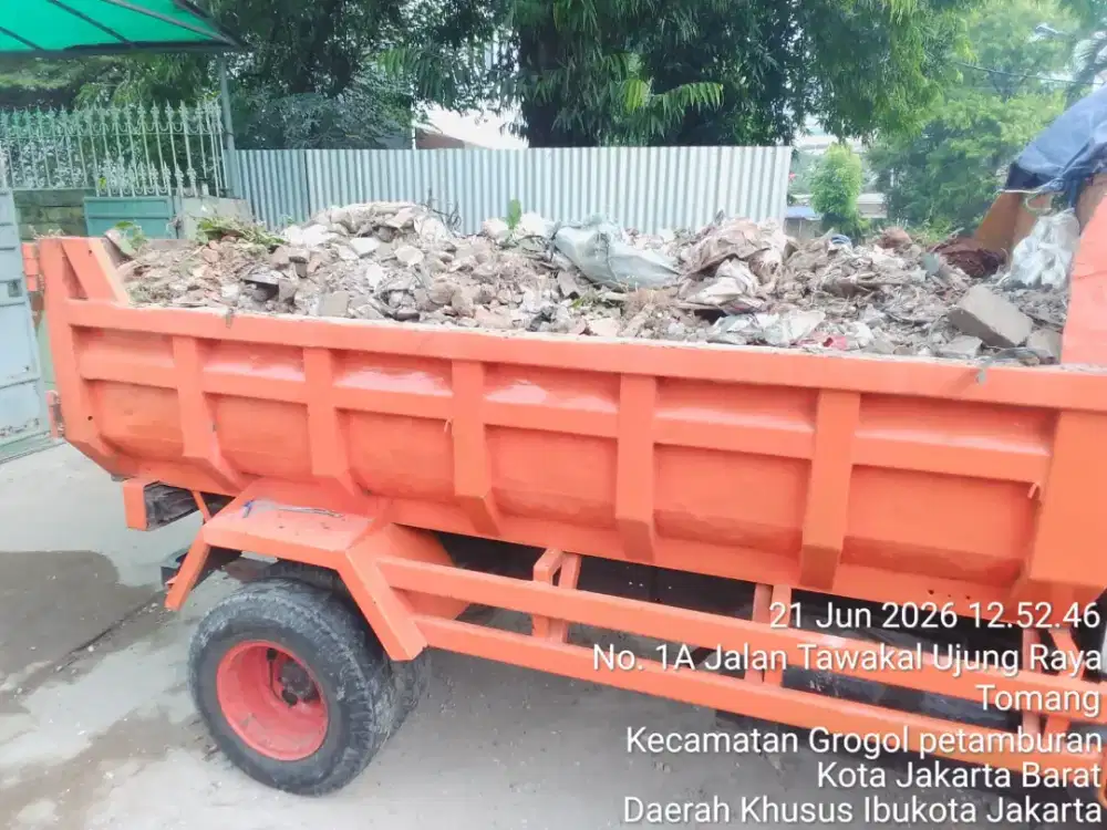 Buang sampah puing proyek