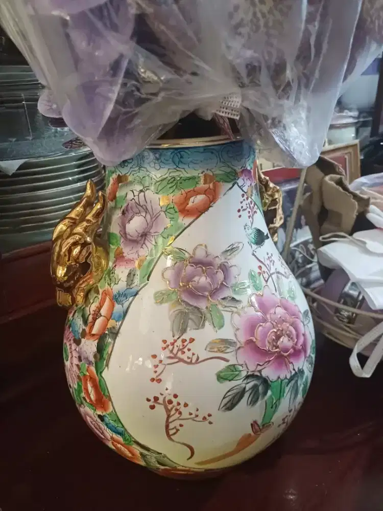 Sepasang Guci cantik