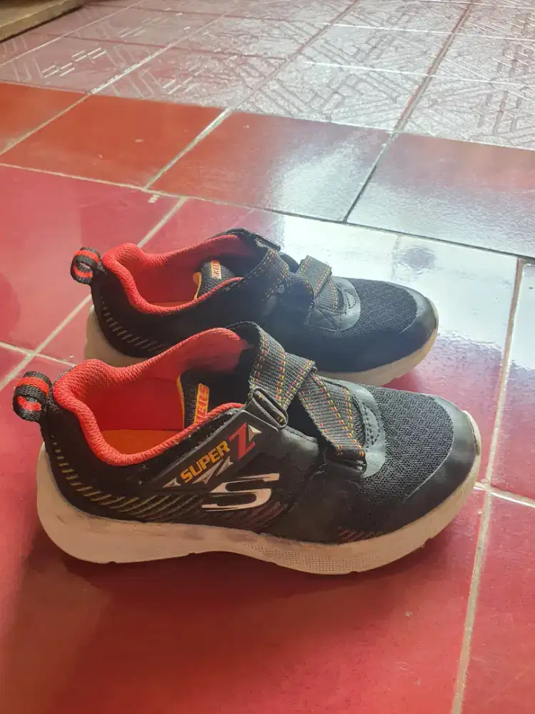 Sepatu anak skechers super Z