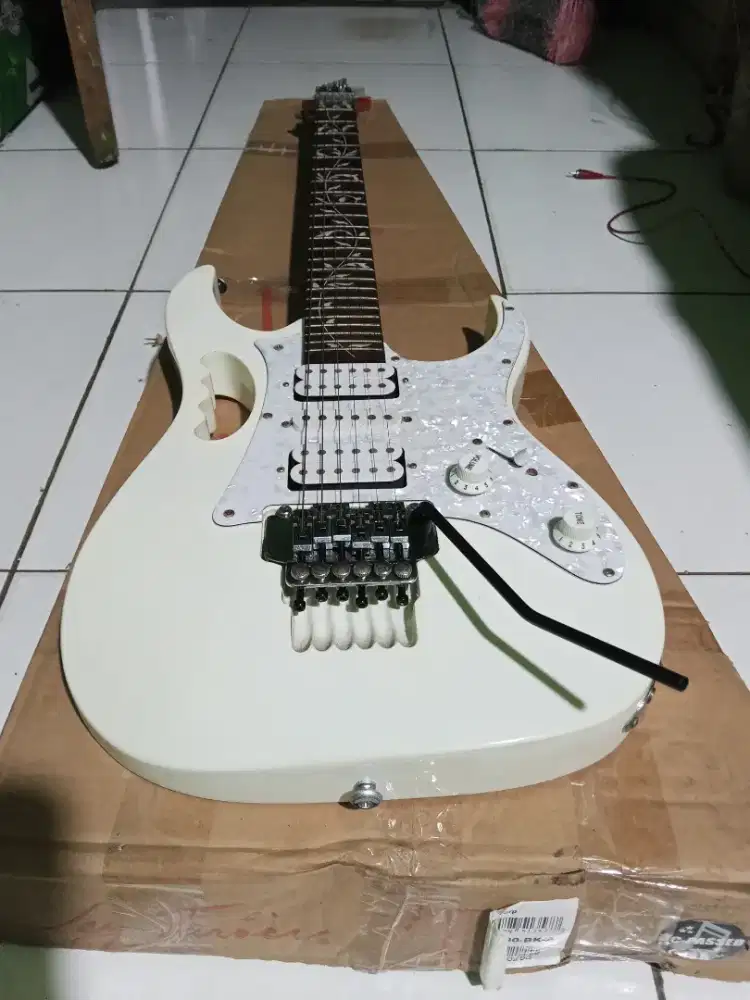 Gitar Ibanez baru