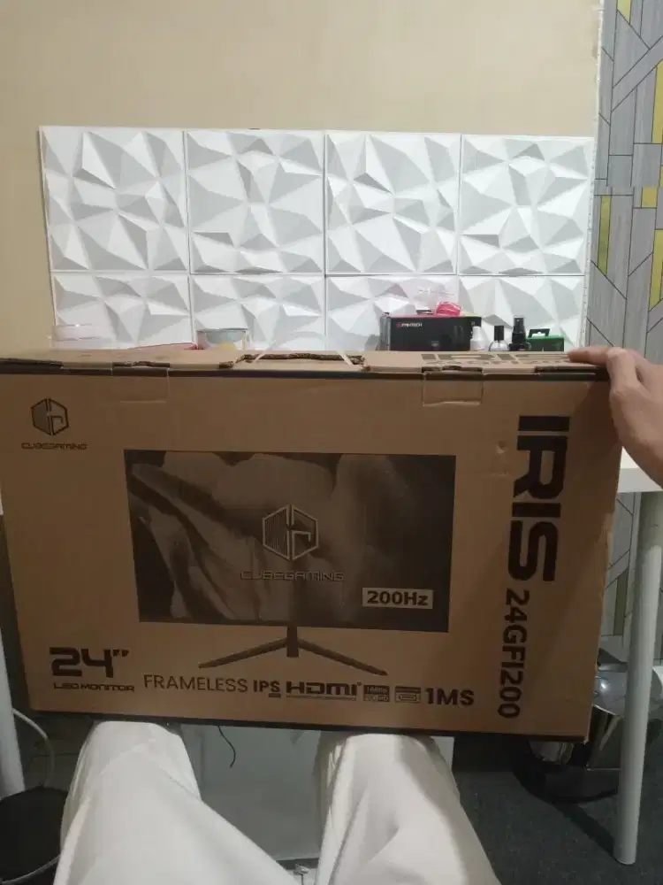 Di jual monitor cube gaming 200hz 24in