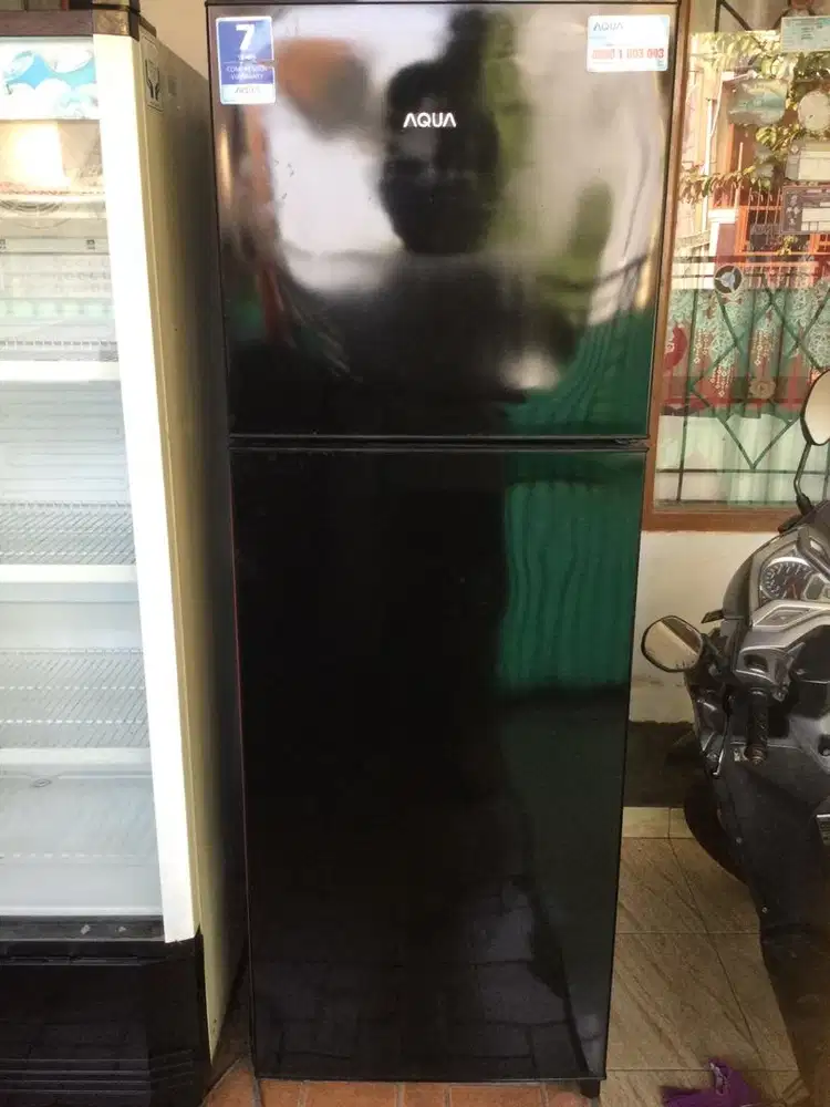 Kulkas 2 pintu merk AQUA