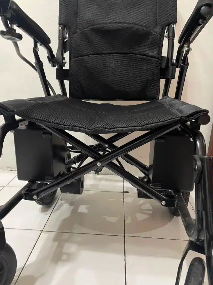kursi Roda elektrik lipat