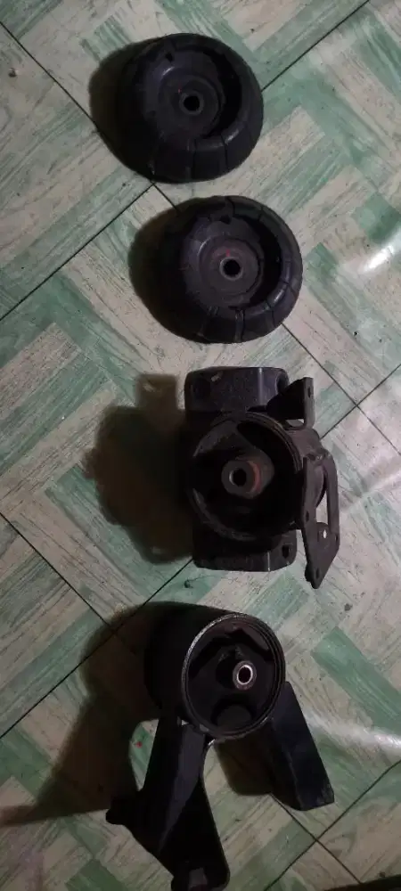 Engine mounting dan karet support shock depan Ertiga 2013 original