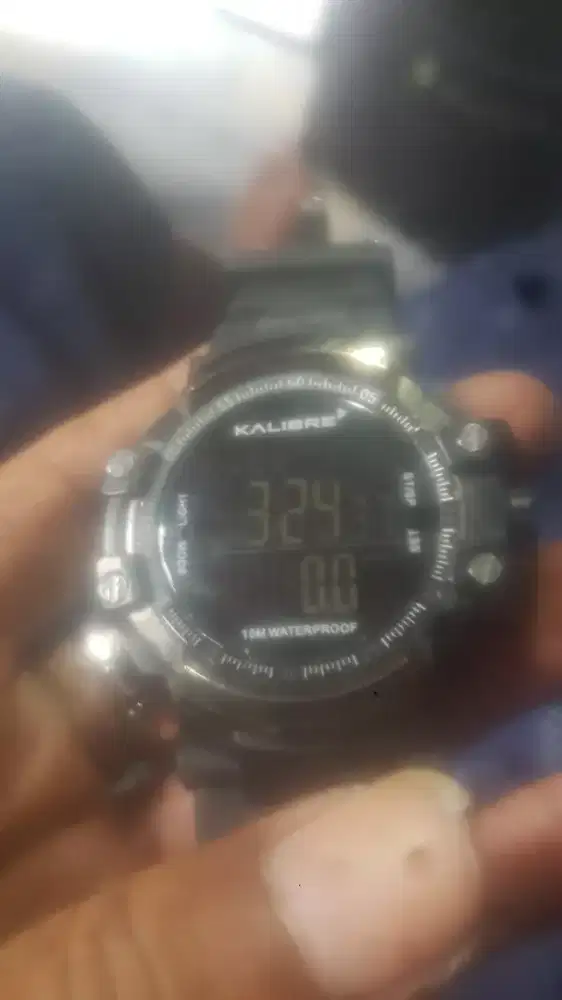 Jam calibre model digital
