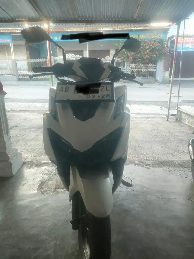 Vario 160 abs white