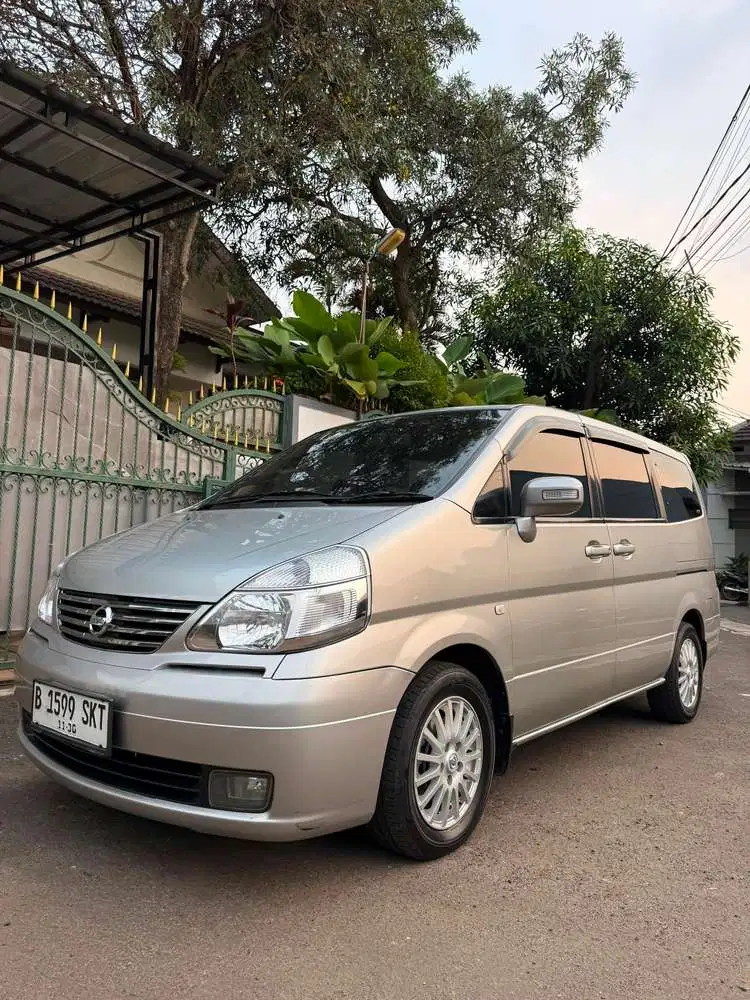 Nissan Serena 2010 Bensin
