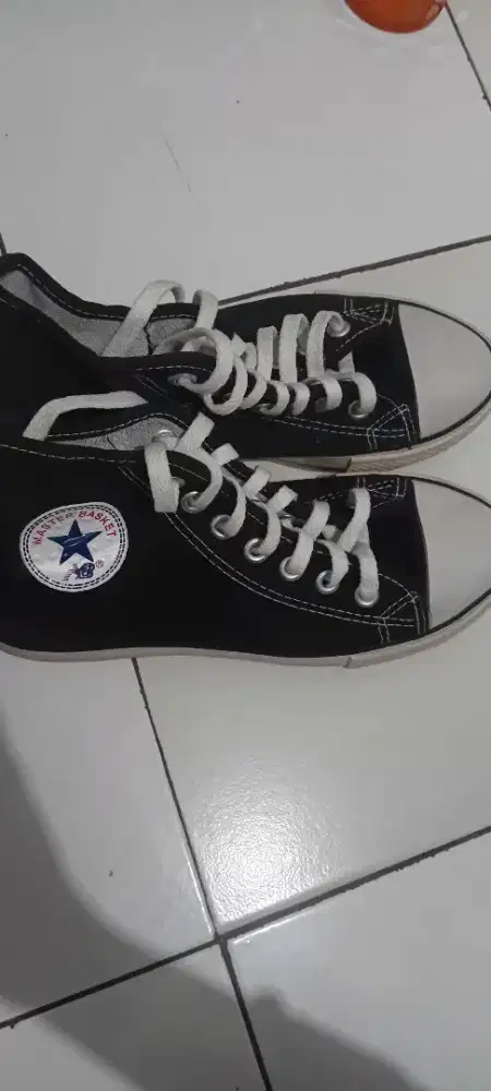 Jual sepatu masih bagus