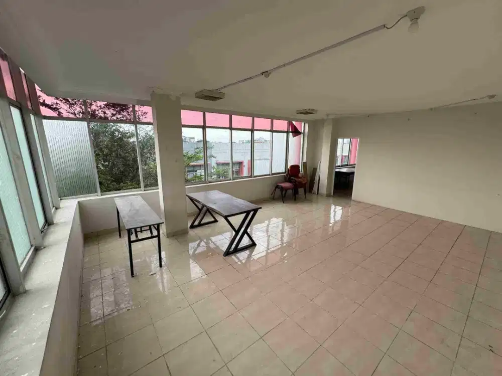 Di Jual atau Di Sewa Ruko Empat Lantai Furnished Di Lokasi Strategis Kalideres