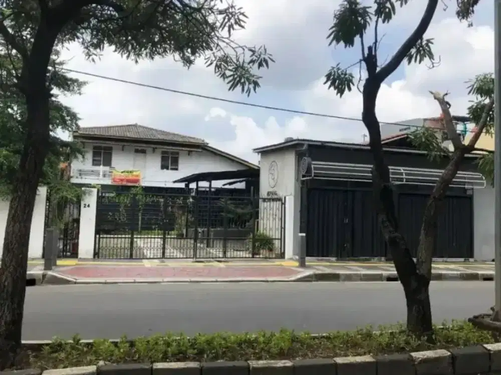 Dijual Gudang Luas 700m2 Lokasi Strategis dan Siap Huni di Rawamangun