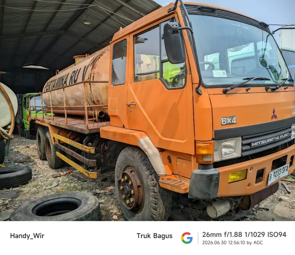 Mitsubishi Fuso Tronton 6x4 Tangki Minyak tahun 2015 Siap Kerja...