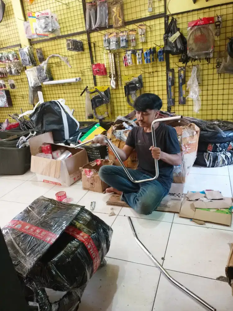 Dicari Bagian Packing Barang Online Shop Part Variasi Motor
