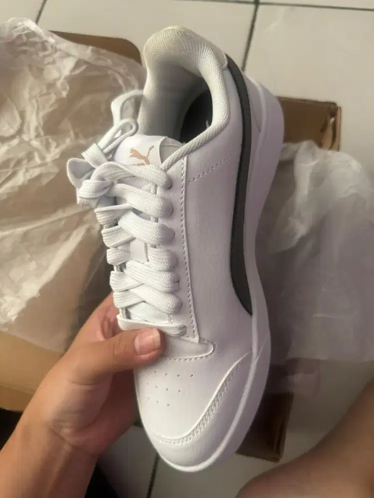Sepatu PUMA Shuffle Sneakers ori, new belum di pake