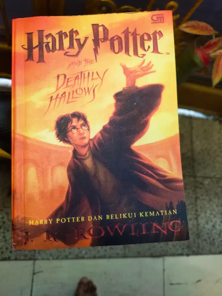 buku cerita fiksi serial Herry Potter jilid 7