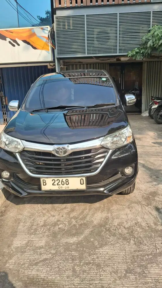 Avanza Matic 1.3 G AT warna Hitam
