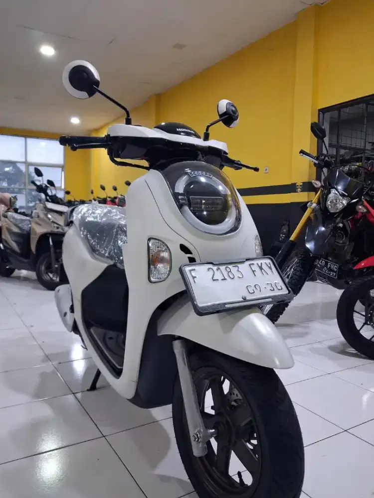 SCOOPY PRESTIGE TAHUN 2025,PUTIH SMARTKEY