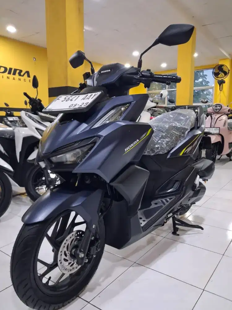 READY NIH BOS VARIO 160 CBS TAHUN 2024
