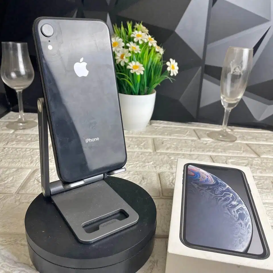 iPhone XR 64GB Inter All Operator Battery Health 85%