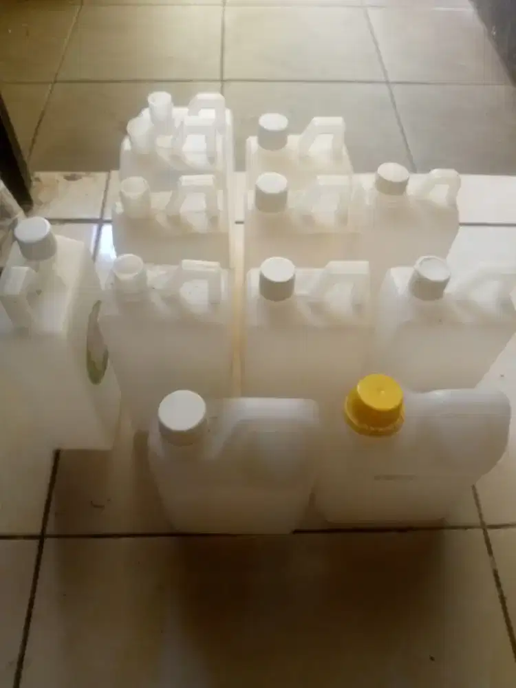 Botol 1 literan ada 12 botol sesuai gambar