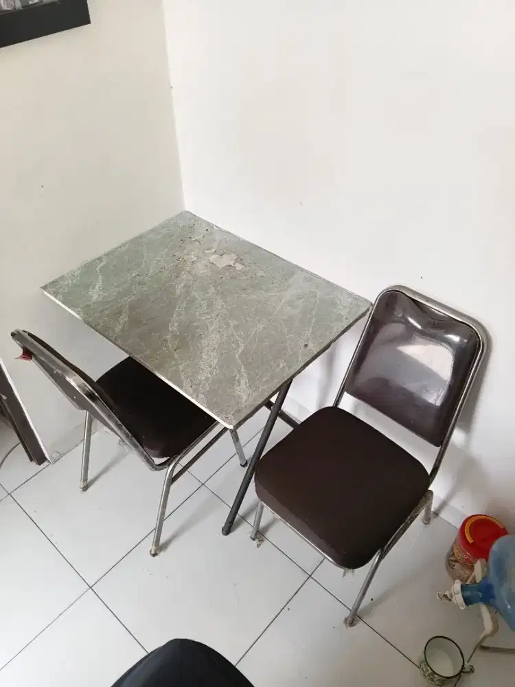 Meja makan lipat minimalis