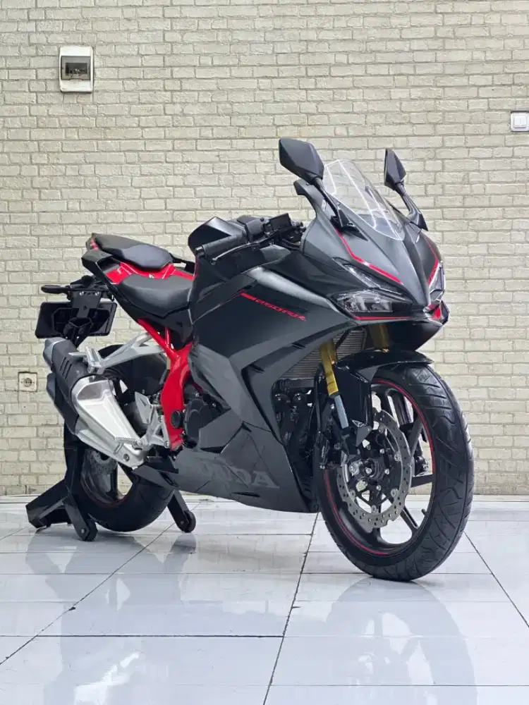 ODO 3RB‼️Honda New CBR 250RR 2025 Matte Black Likenew - Dava Mustika
