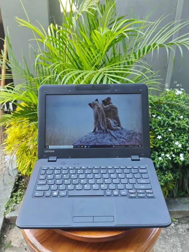 Laptop Lenovo N22 dengan performa stabil untuk kebutuhan harian.