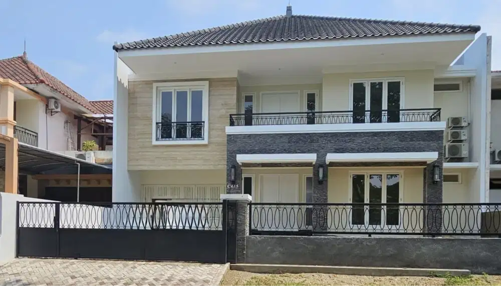 Dijual Rumah Pakuwon City Cluster Villa Royal Bagus Terawat Siap Huni
