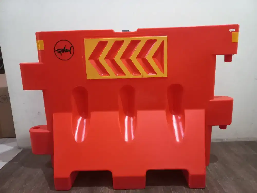 Water Barrier Pembatas Jalan
