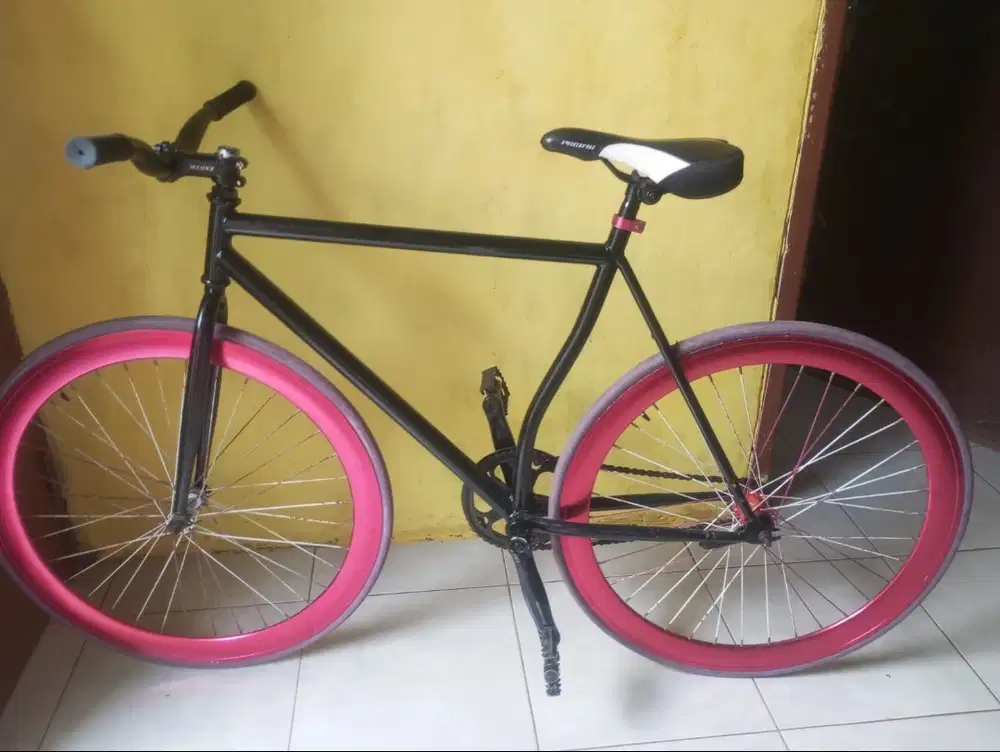 Sepedah fixie hitam bekas