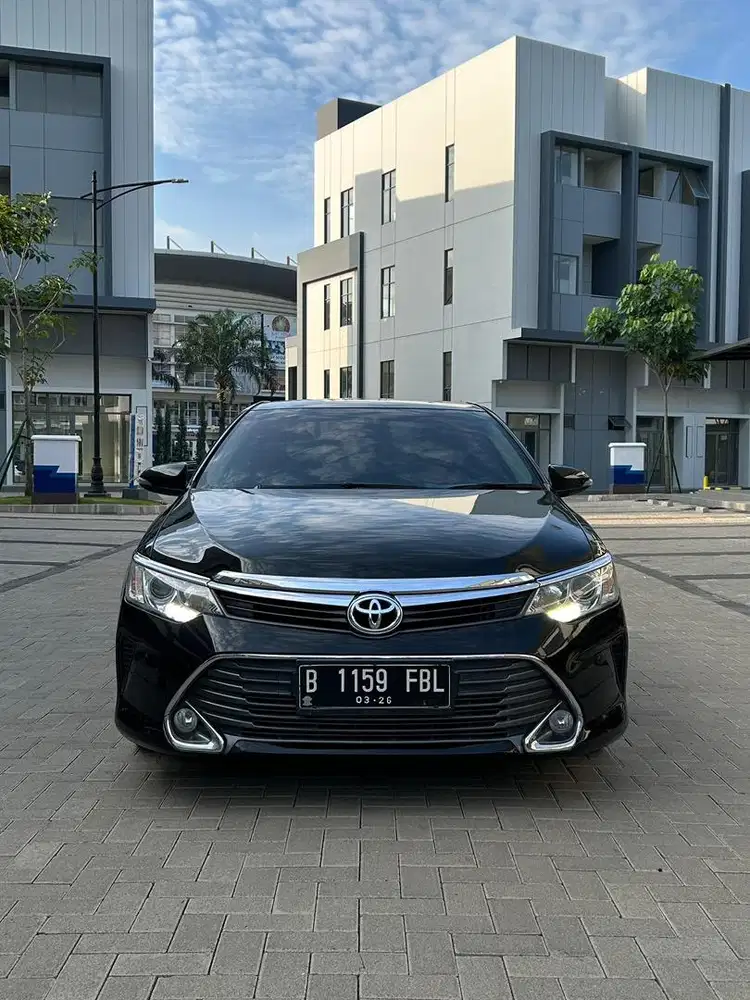 Sedan Mewah namun sudah Murah Toyota Camry V AT 2016 Hitam Metalik