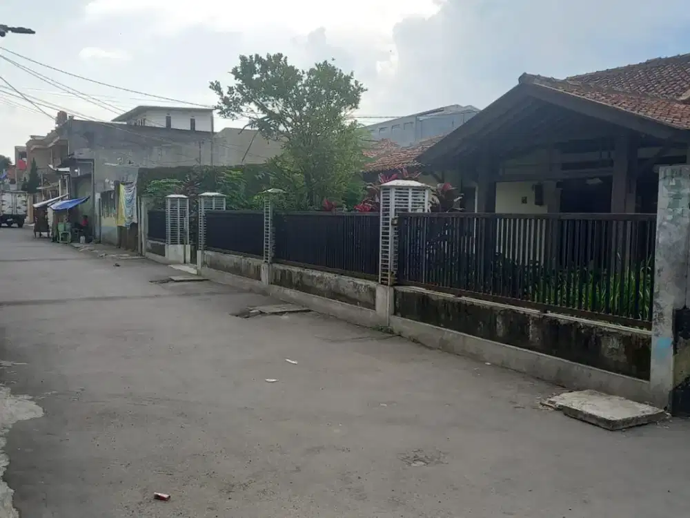 Dijual rumah bagus untuk usaha, kontrakan, sewa garasi, gedung sekolah, dekat Paskal 23 Bandung