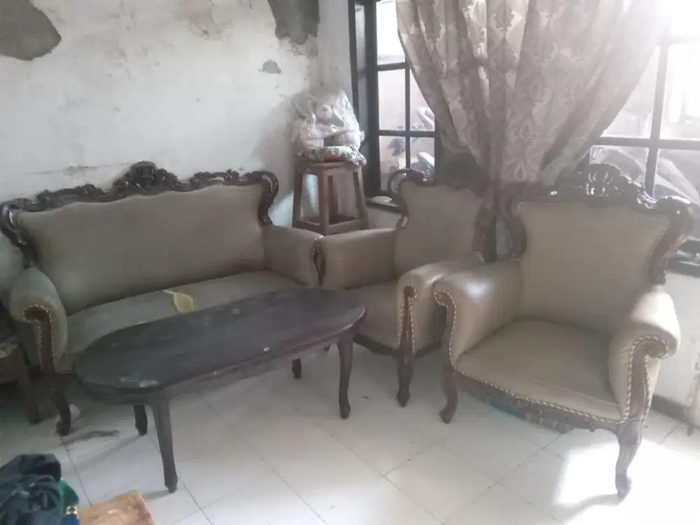 Sofa dan Meja Bahan Kulit Asli, Kayu Jati