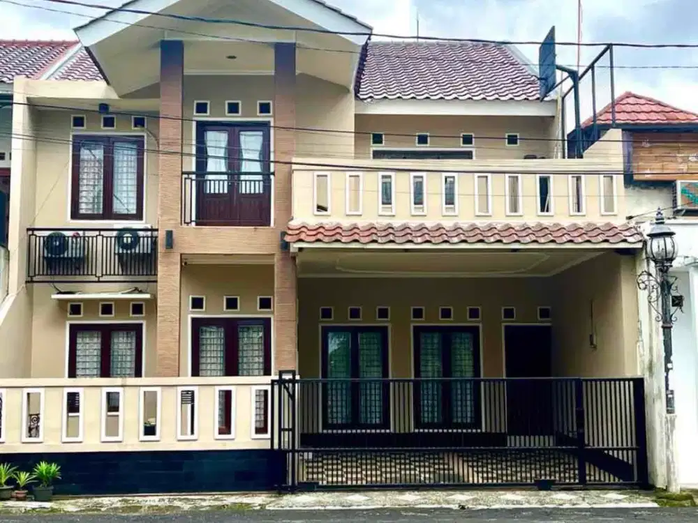 Disewakan rumah  siap huni di bukit cimanggu cluster Mediterania 

Luas tanah: 168
Luas bangunan : 240
Listrik berapa watt: 2200 watt
Hadap mana: barat
Kamar mandi : 2+1
Kmr tdr : 3+1
IPL perbulan: 200 rb
Pdam dan sumur 
Ruang tamu 
Dapur
Mushola
Ruang ke